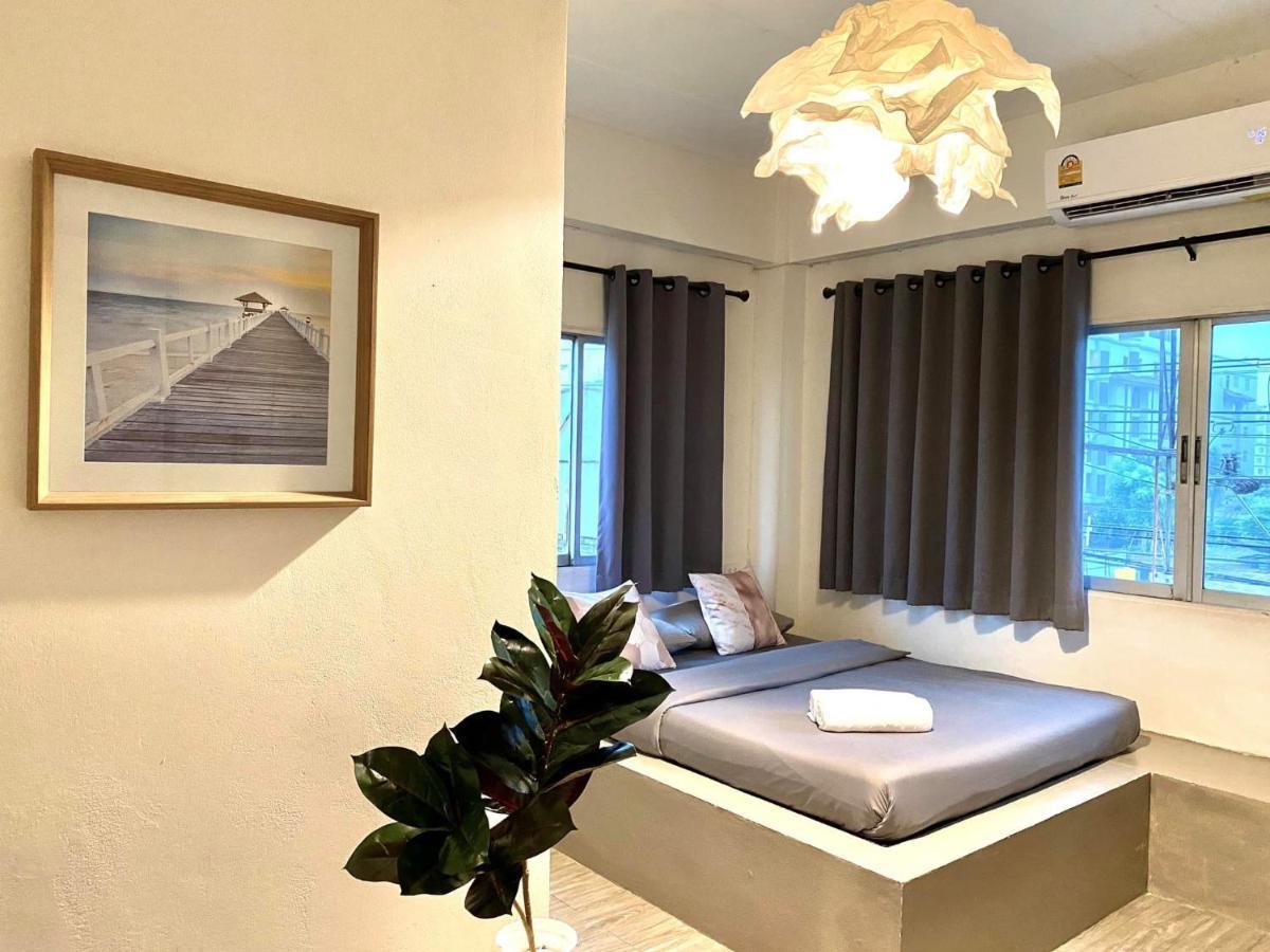 24 Poshtel Salaya Hostel Екстериор снимка