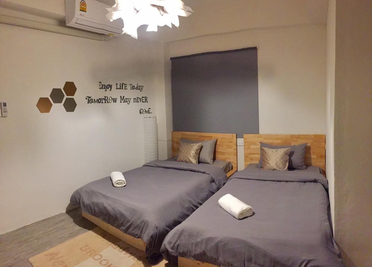24 Poshtel Salaya Hostel Екстериор снимка