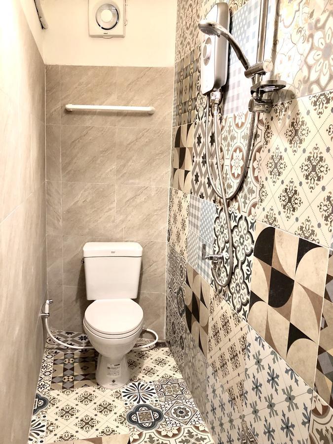 24 Poshtel Salaya Hostel Екстериор снимка