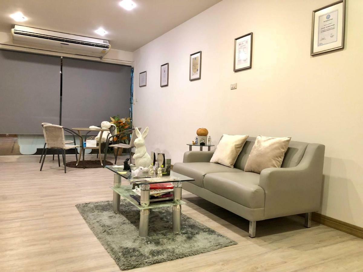 24 Poshtel Salaya Hostel Екстериор снимка